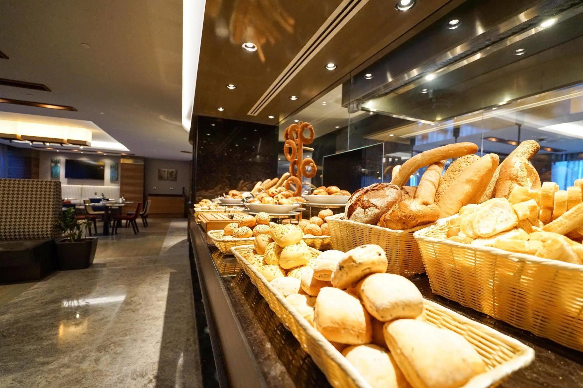 Golden Tulip Bayrampasa Istambul